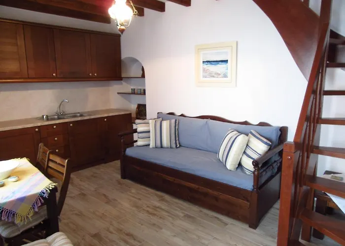 Ferienhaus Magnificent Traditional House In The Centre Of Naxos *